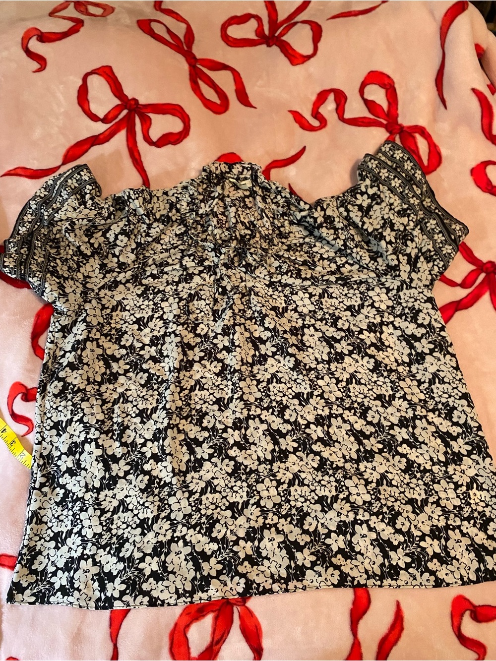 Max Studio Black Floral Short-Sleeve Blouse